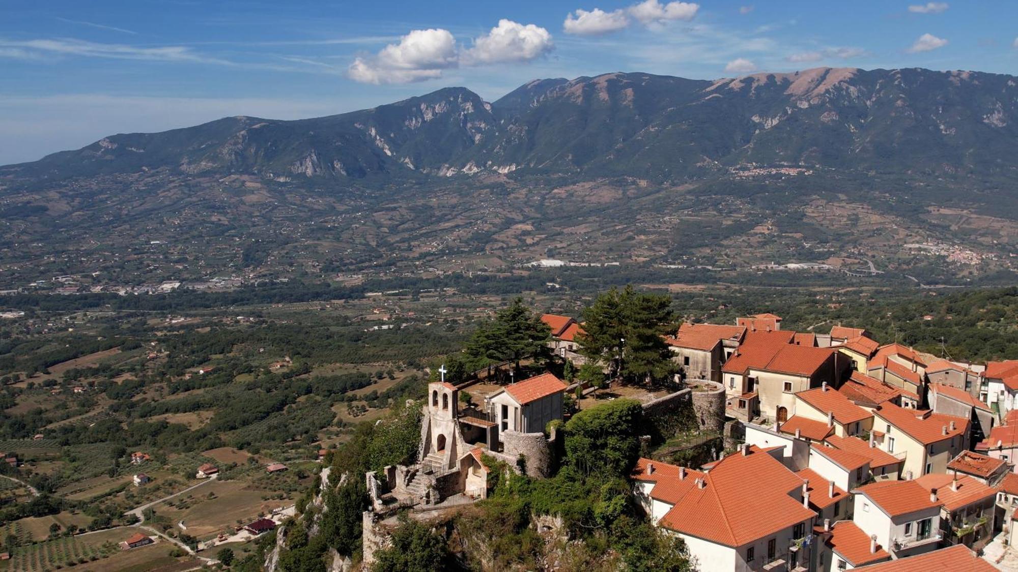 Il Borgo Dei Normanni Villa Colliano Eksteriør billede