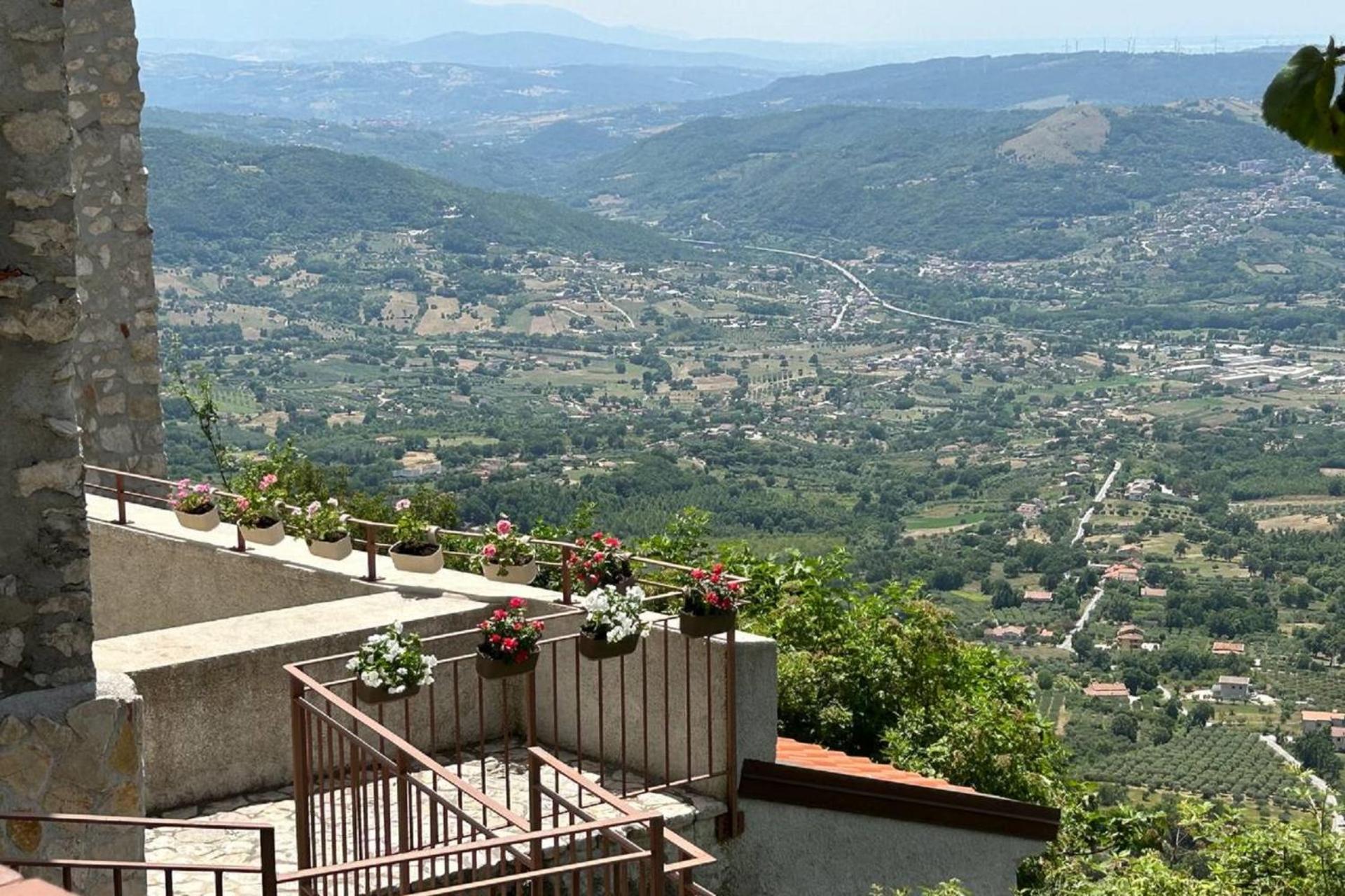 Il Borgo Dei Normanni Villa Colliano Eksteriør billede