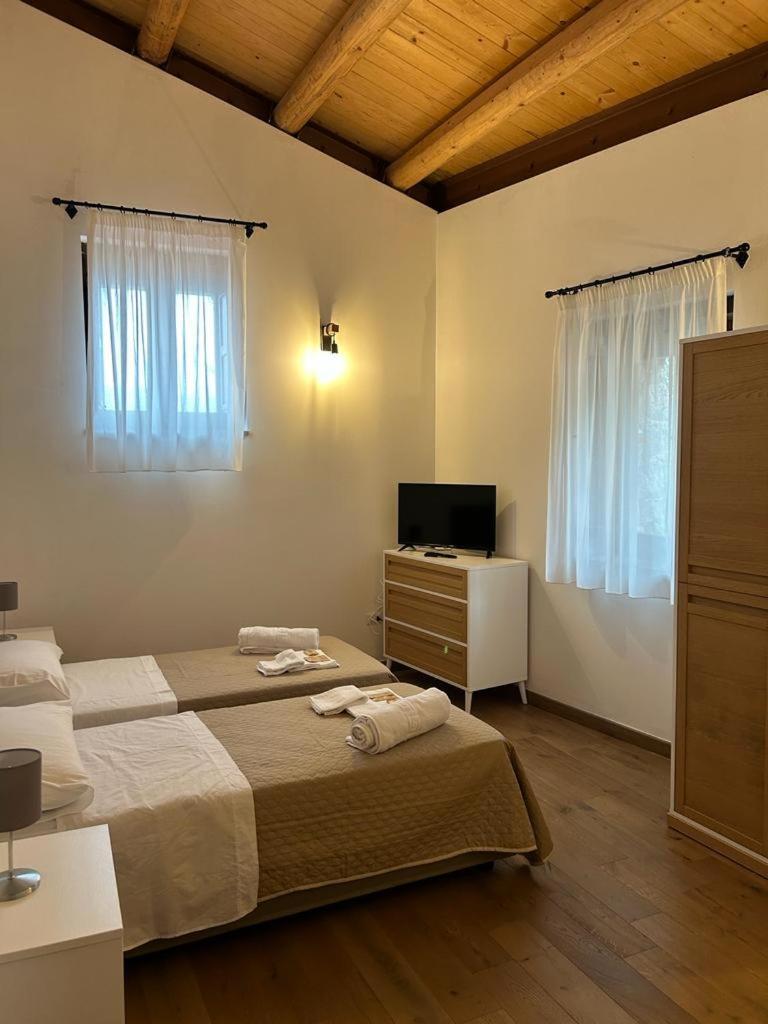 Il Borgo Dei Normanni Villa Colliano Eksteriør billede